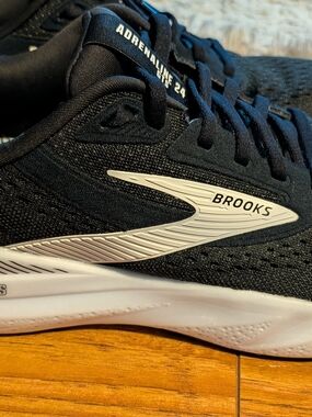 Brooks Adrenaline GTS 24 Men's Running Shoes - Black/White